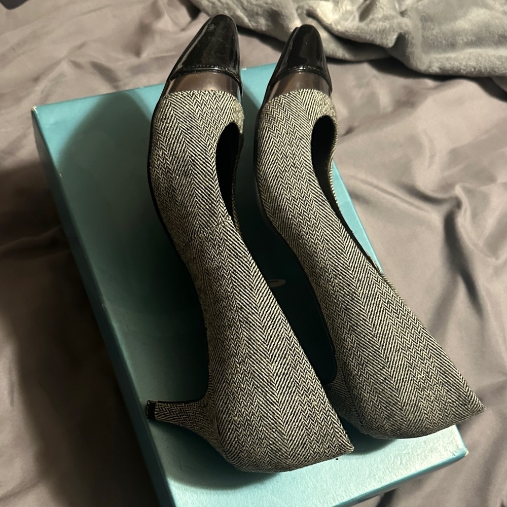 Life Stride Herringbone Pointed Toe Flats in Gray and Black - Picture 5 of 7